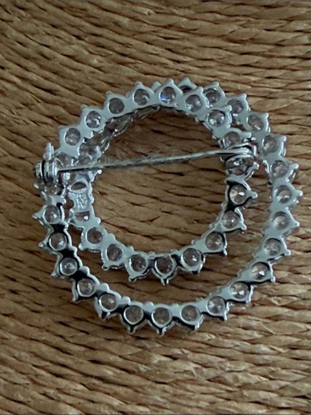 Crystal brooch double circle silver frame